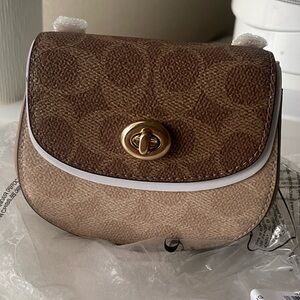 Turnlock Card Case In Blocked Signature Canvas